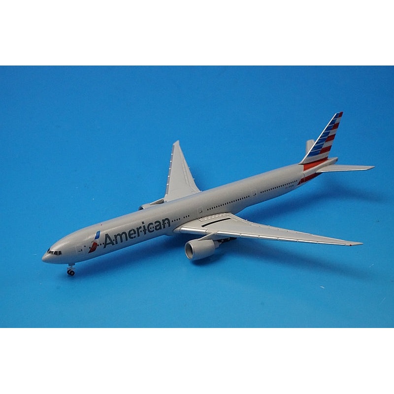 1:500 B777-30ER AA American N731AN 523950-002 Herpa airplane model