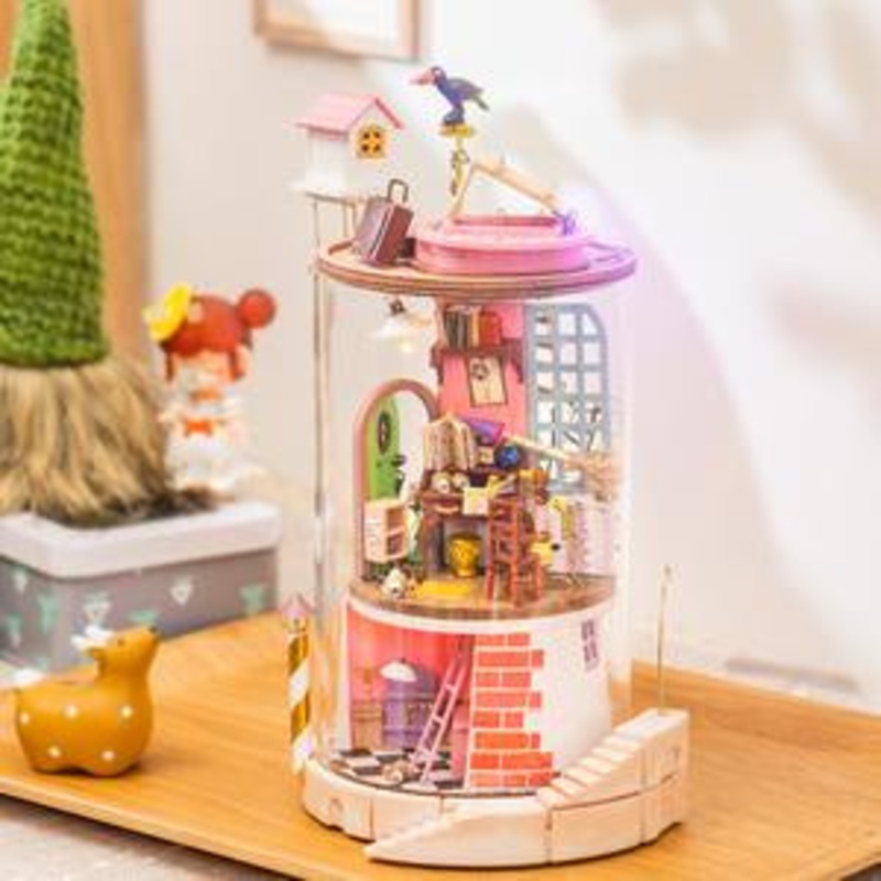 Secluded Neighbour Glass Dollhouse – Mysterious World Series