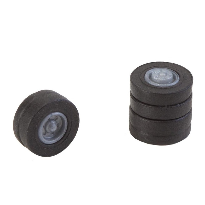 4 tyres and rims for N lorries