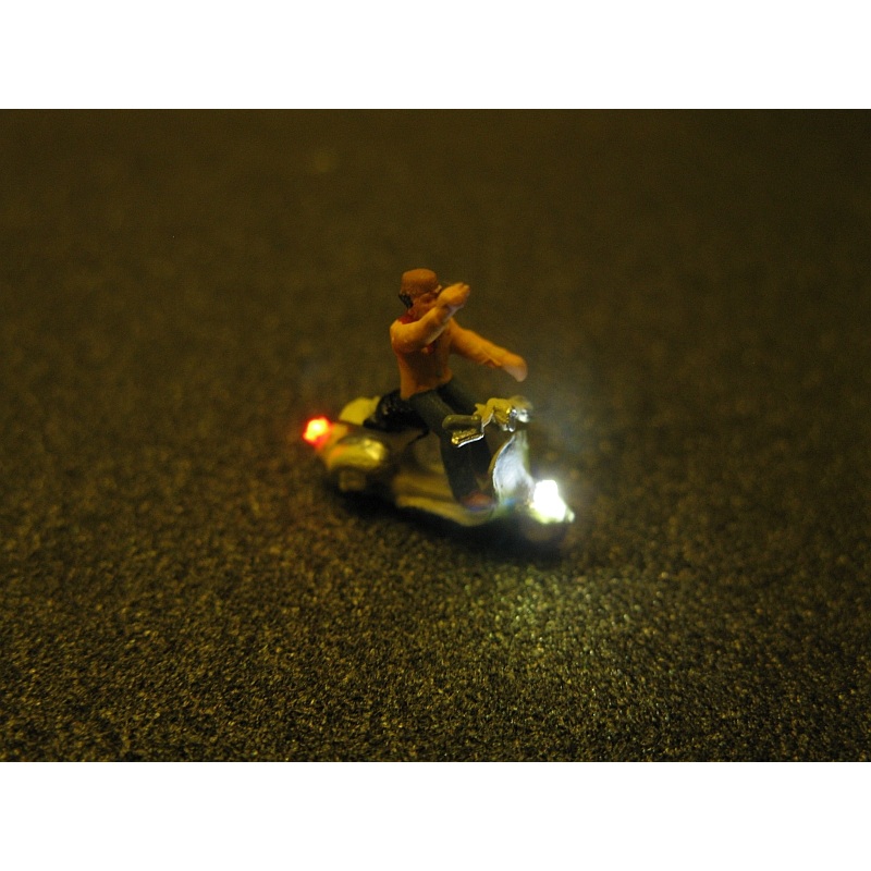 Scooter scooter with LED lighting N waving