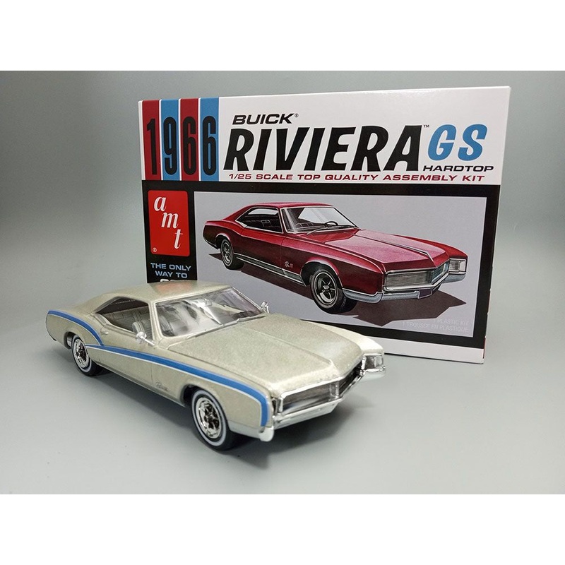 1966 Buick Riviera GS 1/25 Model Car Kit #1439 by AMT