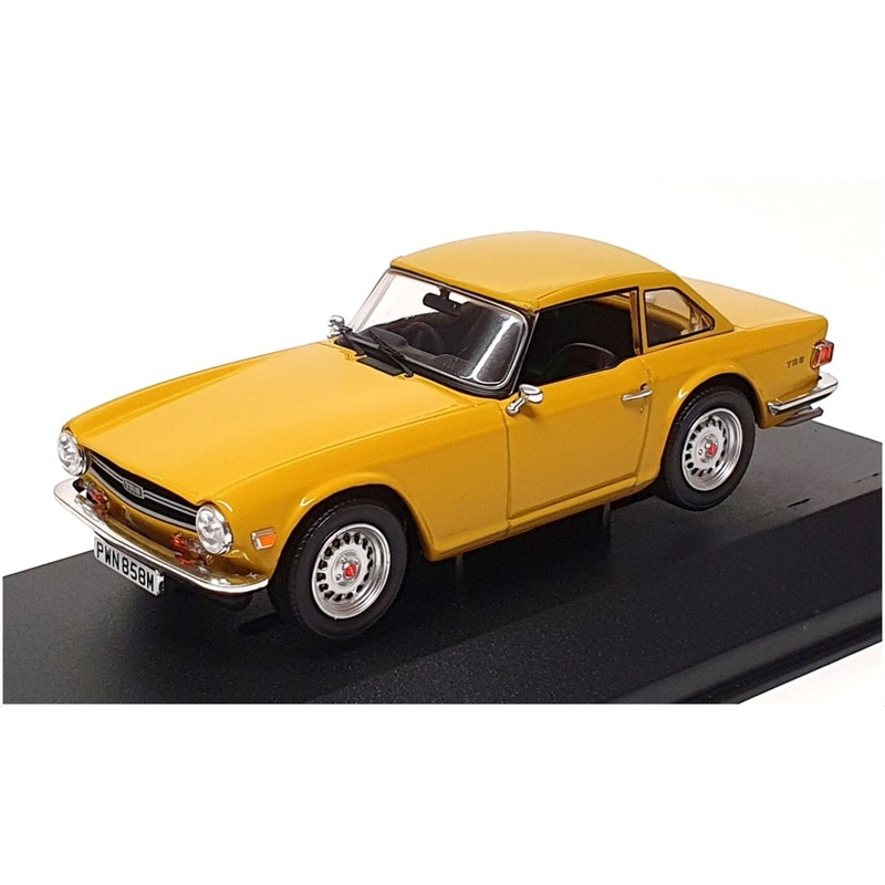 Vanguards 1/43 Scale VA14702 – Triumph TR6 (Hard Top) – Mimosa Yellow