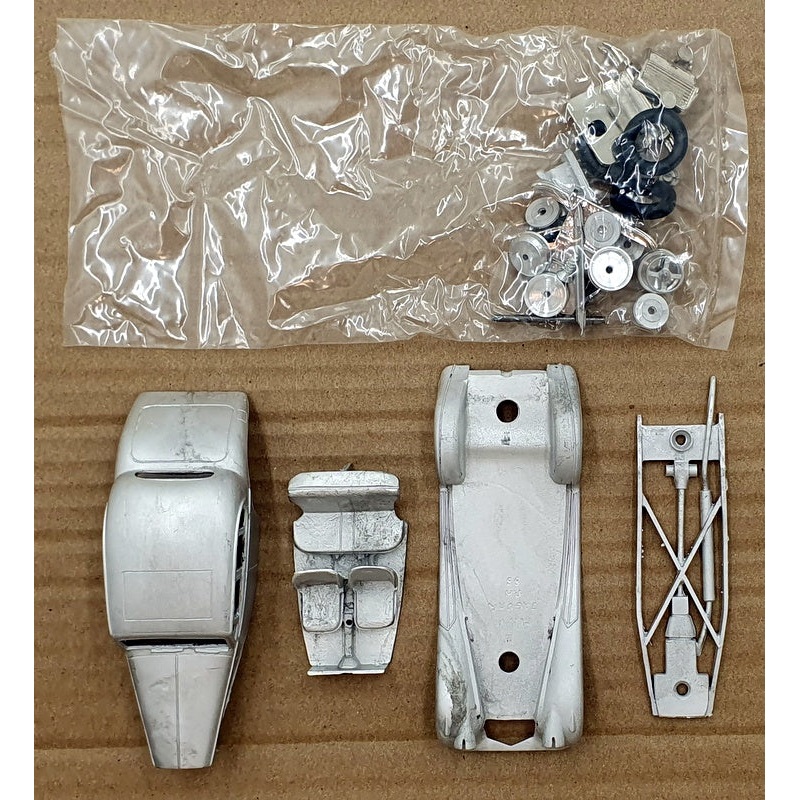 Western Models 1/43 Scale Unbuilt Kit WMS 41 – 1949 Jaguar Mk V Saloon