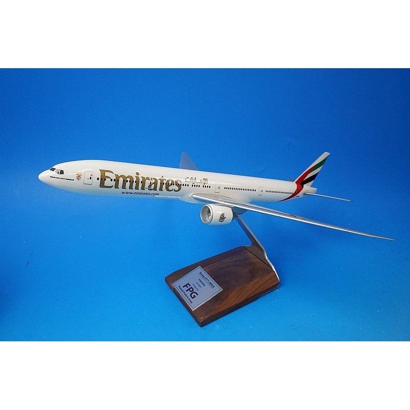1:200 B777-300ER Emirates A6-EPM Pacmin airplane model