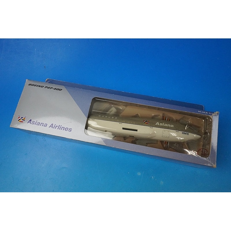 1:200 B747-400 Asiana HL7428 1240 Hogan airplane model