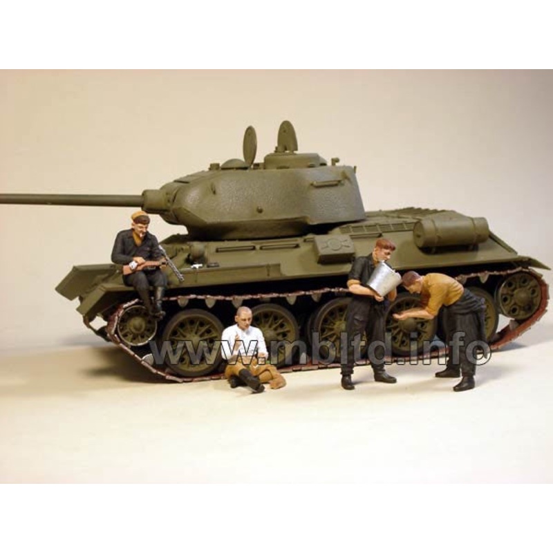 Russian tankmen, 1943-1944 1/35 #3535 by Master Box