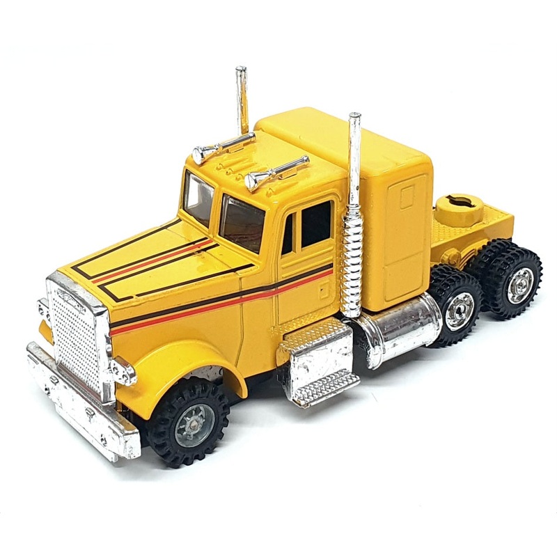 Zee Toys 1/56 Scale 29553 – Freightliner Motorized Power Rig – Yellow