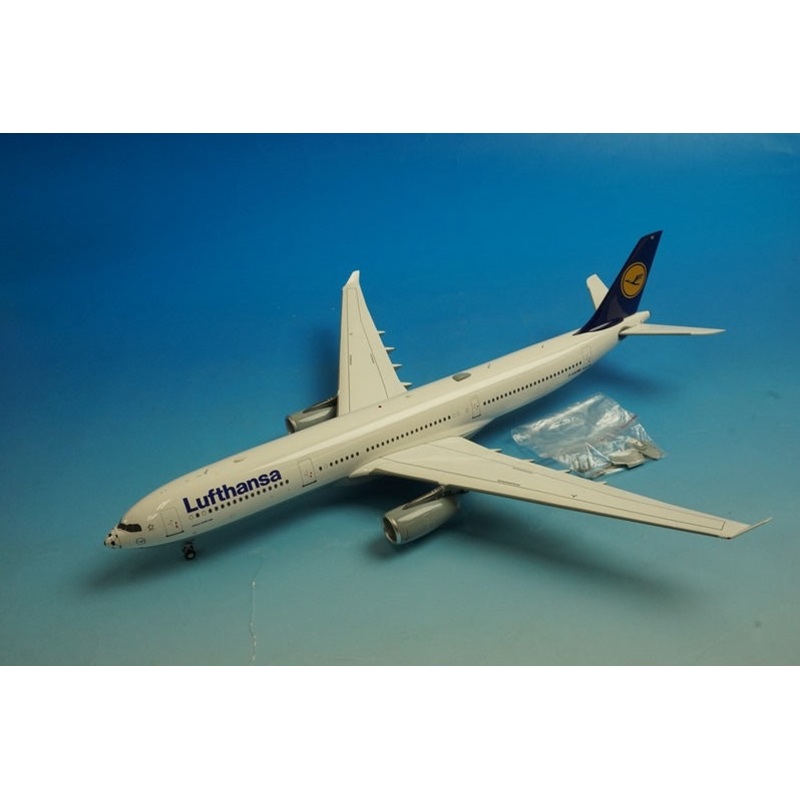 1:200 A330-300 Lufthansa Football B-LH330-001 B-Models airplane model