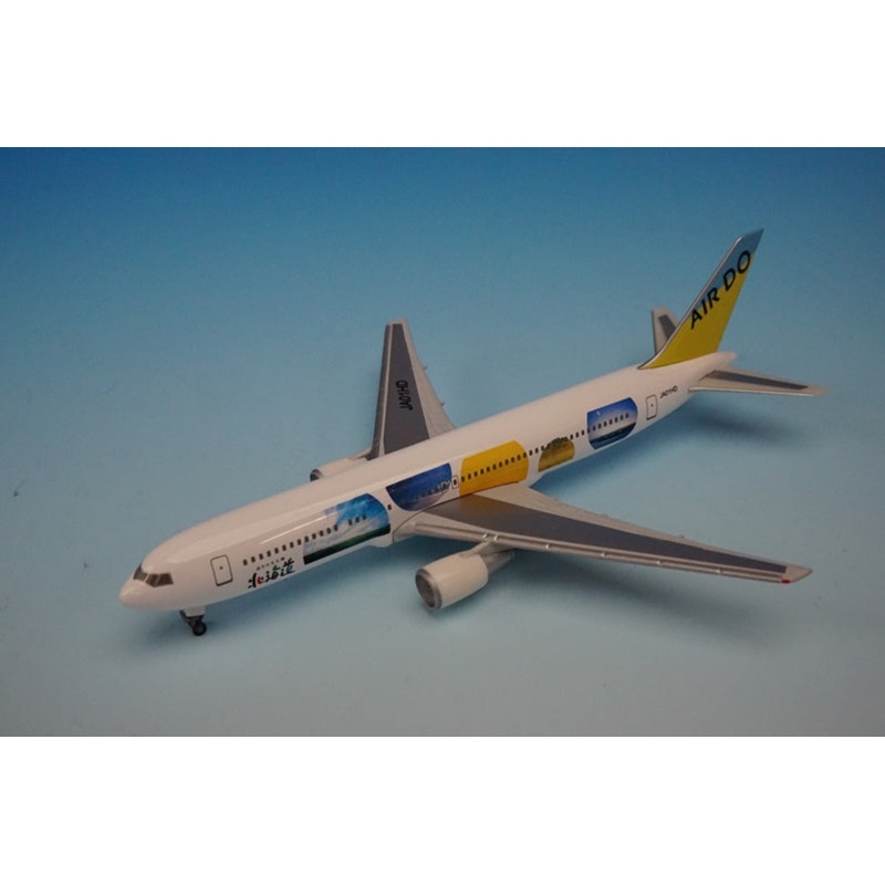 1:500 B767-300ER AIR DO Hokkaido JA01HD 504379 Herpa airplane model