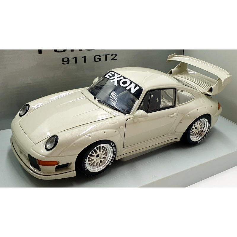 UT 1/18 Scale Diecast UTREW04 – Porsche 911 GT2 – Light Beige