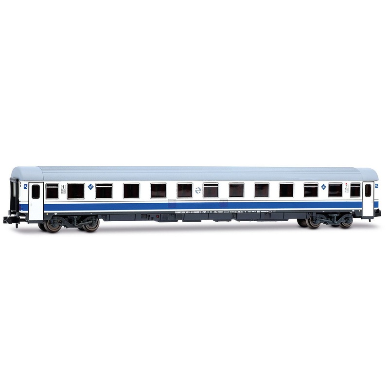Passenger car Superreclinable car 10500 Largo Recorrido RENFE Ep.V